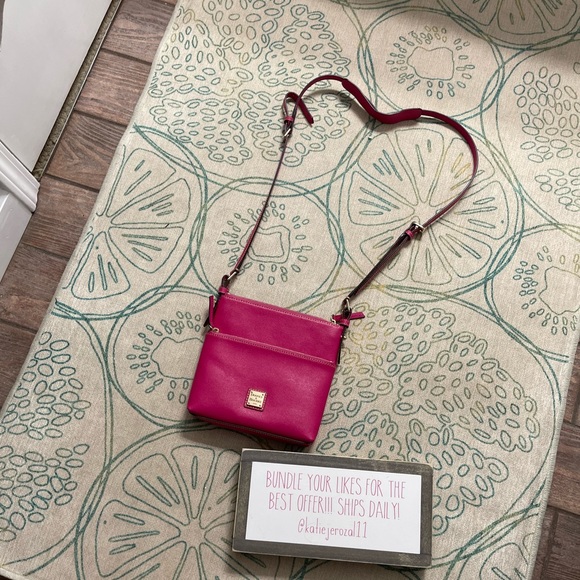 Dooney & Bourke Handbags - Dooney & Burke crossbody bag